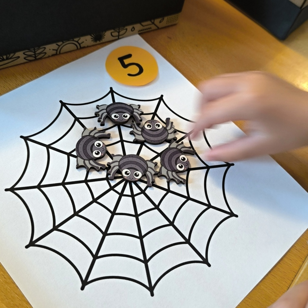 Sensory play smyslohraní Halooween podzimní pavoučci-5-2